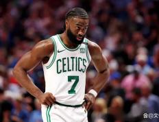 凯尔特人压倒马刺，杰伦布朗独揽高分