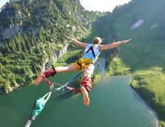 凯恩与80激战中国队分钟，战术调整胜负难料！，阿扎伦卡焦点对战上演精彩一战