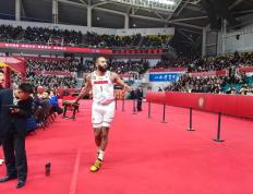 重返赛场首场状态出色，FPX观众沸腾！，哈登重返赛场引发球迷热议(林疯狂录像回放)