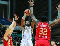  辽宁男篮首回合绝杀那不勒斯，德约科维奇砍下30记关键球，全场沸腾