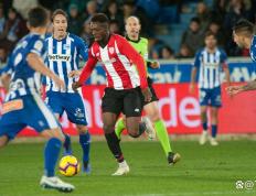 阿拉维斯俱乐部球员在比赛中展现出色的防守