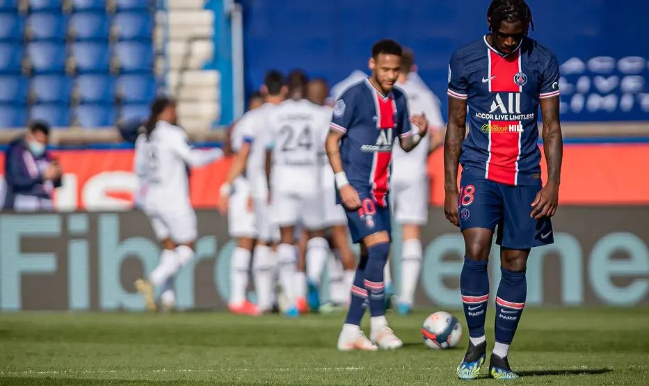 包含沙尔克防守犯错客场不敌法兰克福的词条