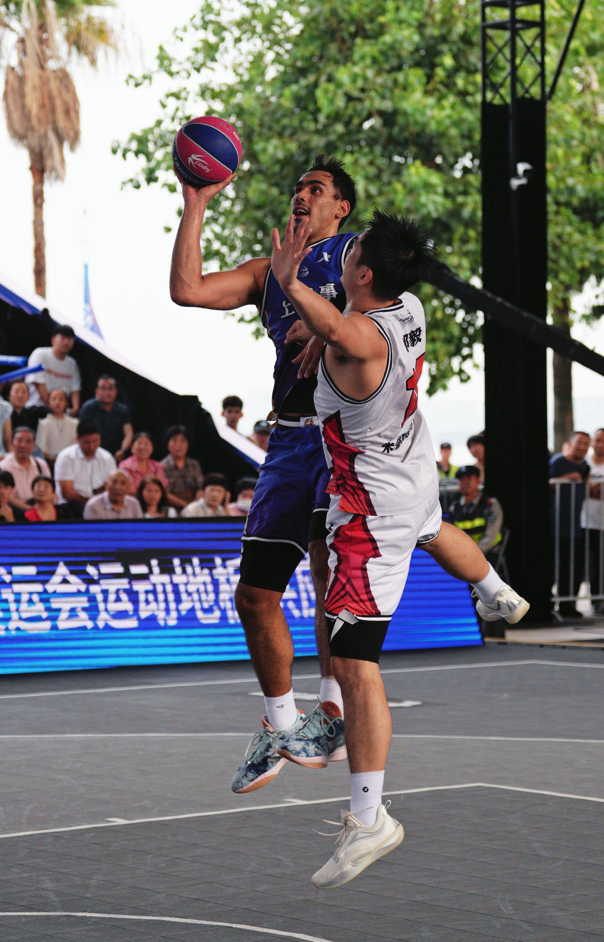 包含激烈对抗引发现场观众热情high的词条