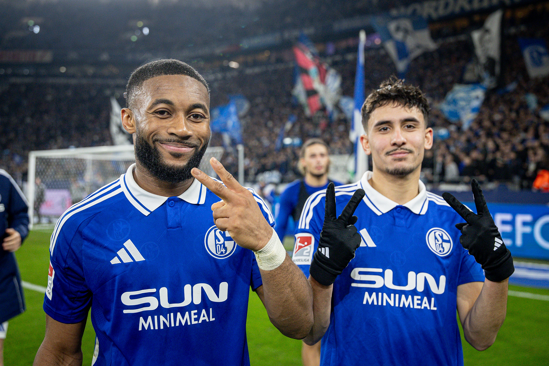 包含沙尔克负于对手,保级压力持续加大的词条