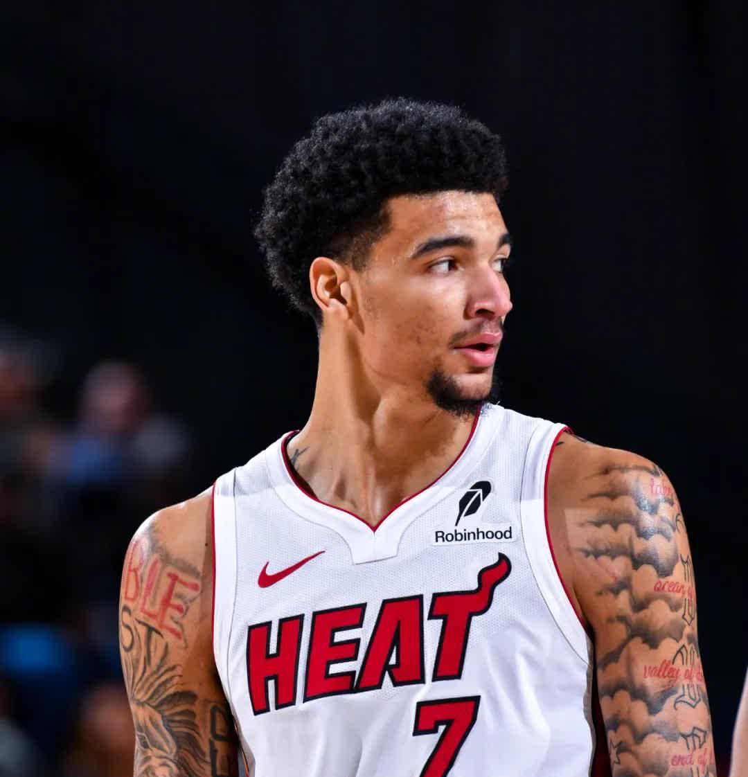 球队新秀表现抢眼,成为队中核心