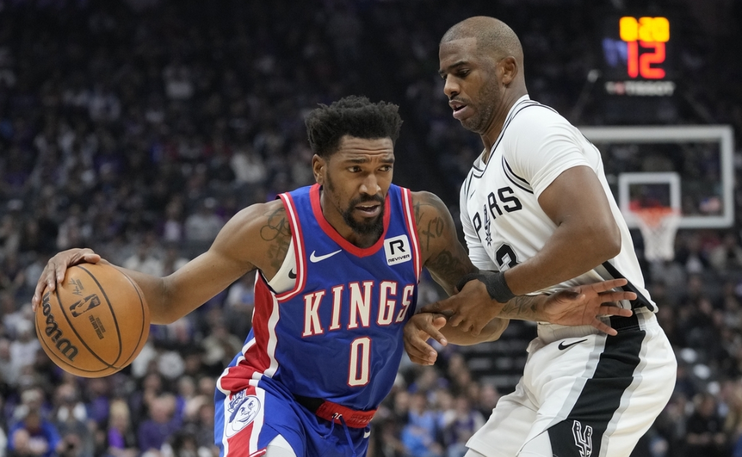 包含马刺主场不敌雄鹿！德罗赞砍分难救主的词条