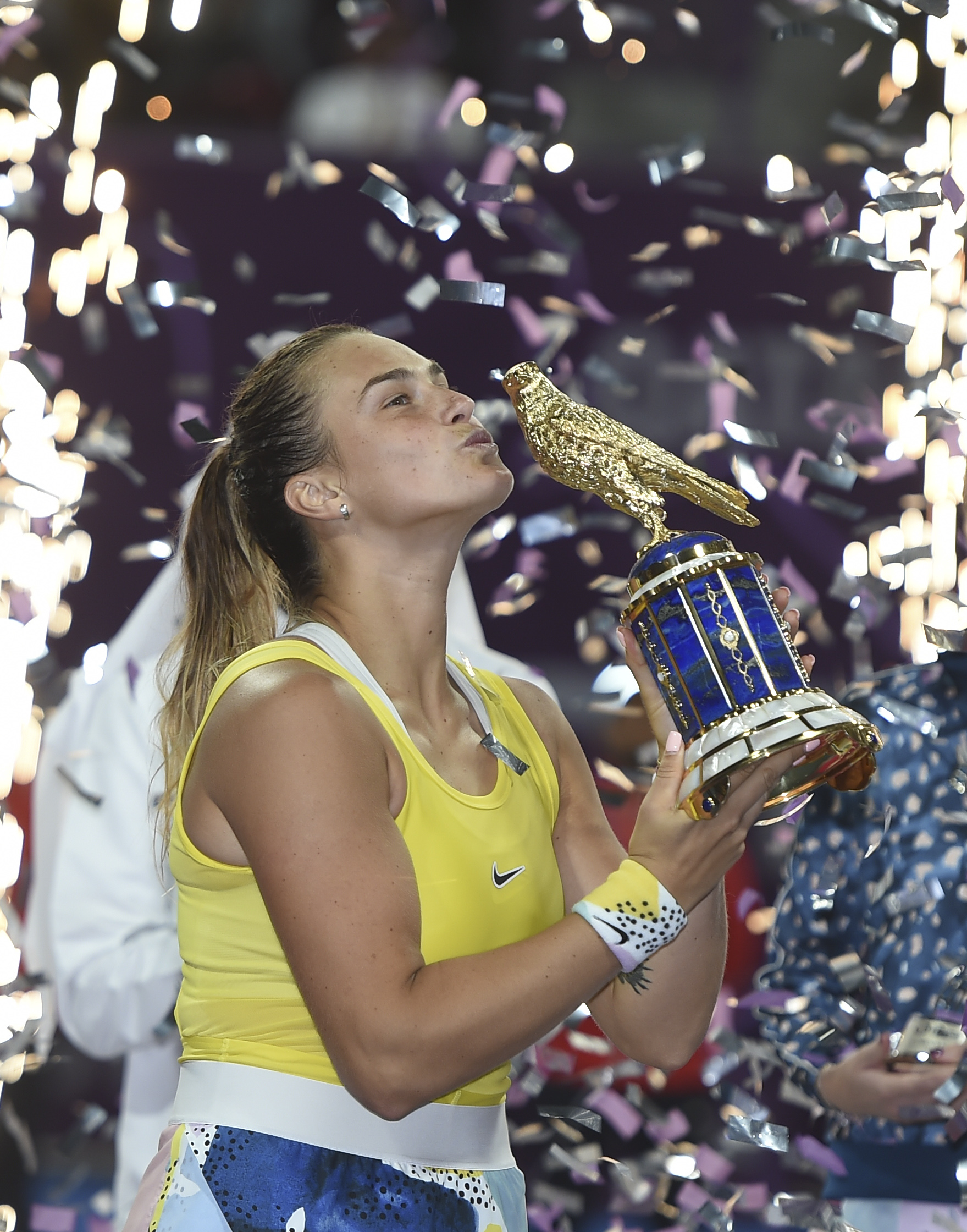  科维托娃重要时刻表现优异，老鹰带队取胜！赢得满堂喝彩